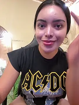 HotstuffCherrySummer online show from 02.06.26