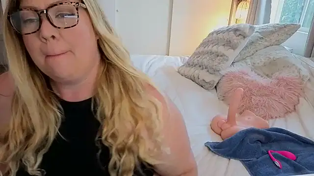 JESS LOVES online show from 11.10.25