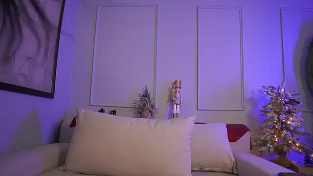 Snapshot of Lauraxx69 chatting on 12.28.24 Lauraxx69 online show from 12.28.24