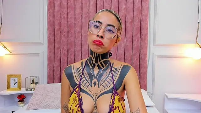 Snapshot of NicoleBlum chatting on 12.27.24 NicoleBlum online show from 12.27.24