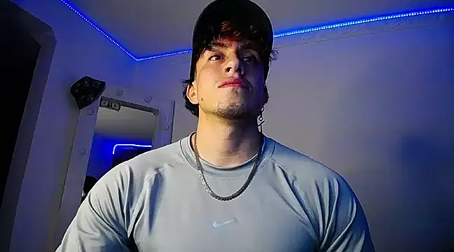 Snapshot of strongboy_ chatting on 12.24.24 strongboy online show from 12.24.24