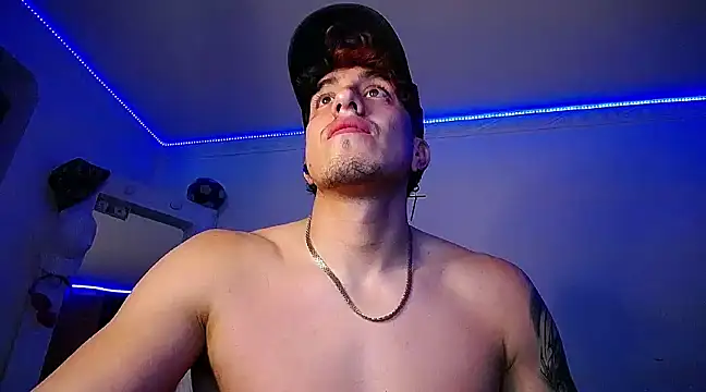 Snapshot of strongboy_ chatting on 12.31.24 strongboy online show from 12.31.24