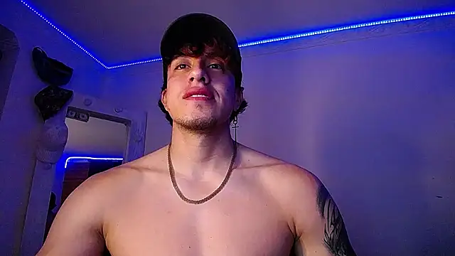 Snapshot of strongboy_ chatting on 01.09.25 strongboy online show from 01.09.25