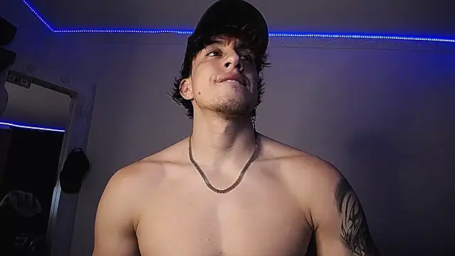 Snapshot of strongboy_ chatting on 01.12.25 strongboy online show from 01.12.25