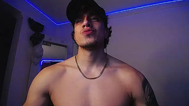 Snapshot of strongboy_ chatting on 01.12.25 strongboy online show from 01.12.25