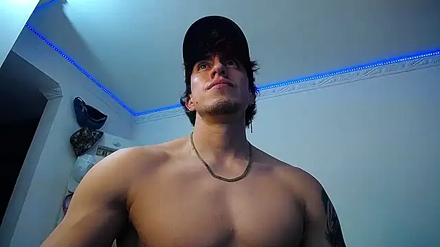 Snapshot of strongboy_ chatting on 01.29.25 strongboy online show from 01.29.25