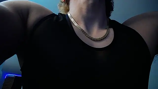 Snapshot of strongboy_ chatting on 02.19.25 strongboy online show from 02.19.25