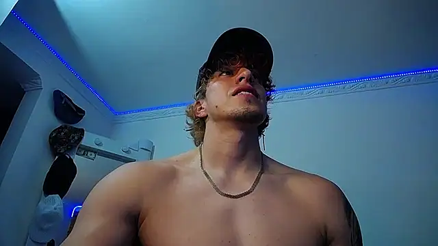 Snapshot of strongboy_ chatting on 03.14.25 strongboy online show from 03.14.25