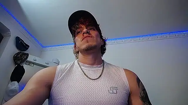 Snapshot of strongboy_ chatting on 03.16.25 strongboy online show from 03.16.25