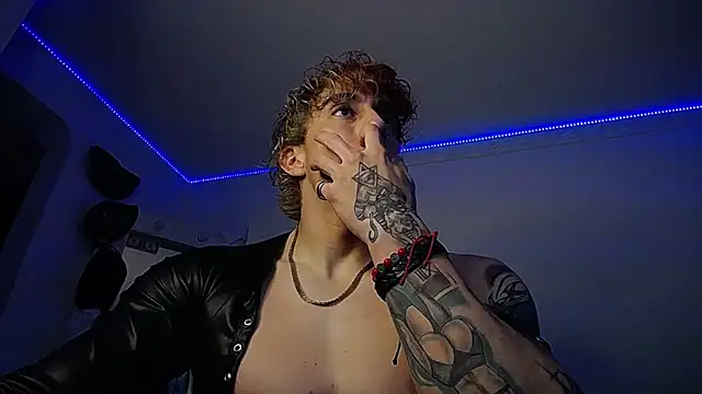 Snapshot of strongboy_ chatting on 03.16.25 strongboy online show from 03.16.25