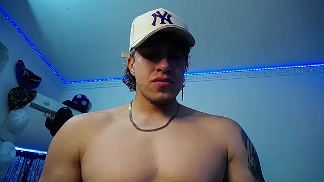 Snapshot of strongboy_ chatting on 09.20.25 strongboy online show from 09.20.25