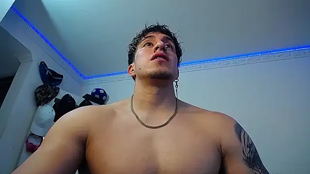 Snapshot of strongboy_ chatting on 10.06.25 strongboy online show from 10.06.25