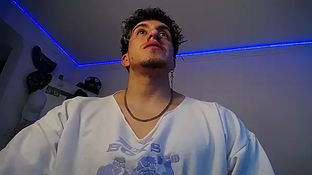 Snapshot of strongboy_ chatting on 10.18.25 strongboy online show from 10.18.25