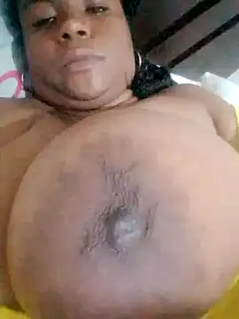 Snapshot of bigtitssxx chatting on 12.15.24 bigtitssxx online show from 12.15.24