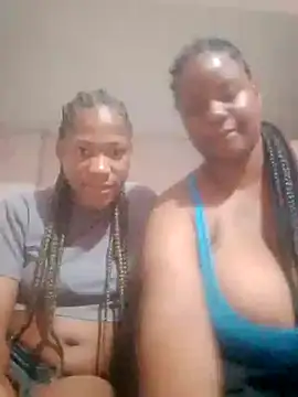 Snapshot of bigtitssxx chatting on 09.09.25 bigtitssxx online show from 09.09.25