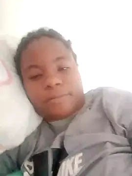 Snapshot of bigtitssxx chatting on 10.10.25 bigtitssxx online show from 10.10.25