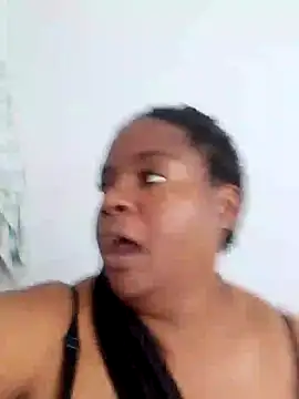 Snapshot of bigtitssxx chatting on 10.12.25 bigtitssxx online show from 10.12.25