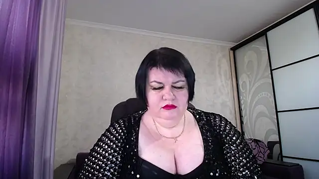 JuicyLady Di online show from 10.26.25