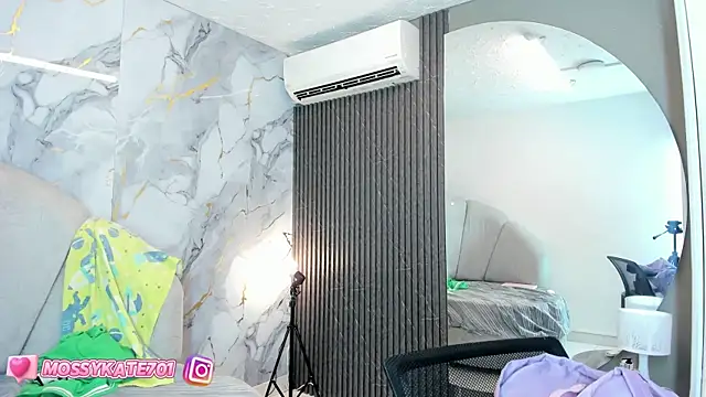 Katemoss70 online show from 02.23.25