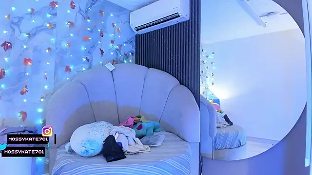 Katemoss70 online show from 11.21.25