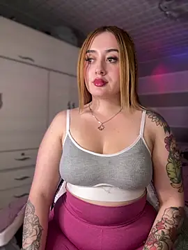 Snapshot of Sam_Thompsoon_ chatting on 10.09.25 Sam Thompsoon online show from 10.09.25