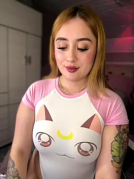 Snapshot of Sam_Thompsoon_ chatting on 10.15.25 Sam Thompsoon online show from 10.15.25