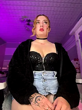 Snapshot of Sam_Thompsoon_ chatting on 11.08.25 Sam Thompsoon online show from 11.08.25