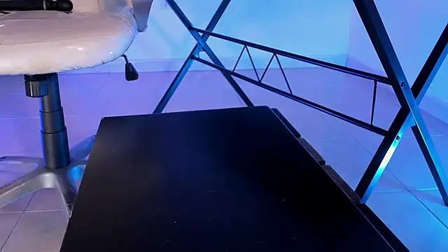 Snapshot of ArchieCollins chatting on 11.05.25 ArchieCollins online show from 11.05.25