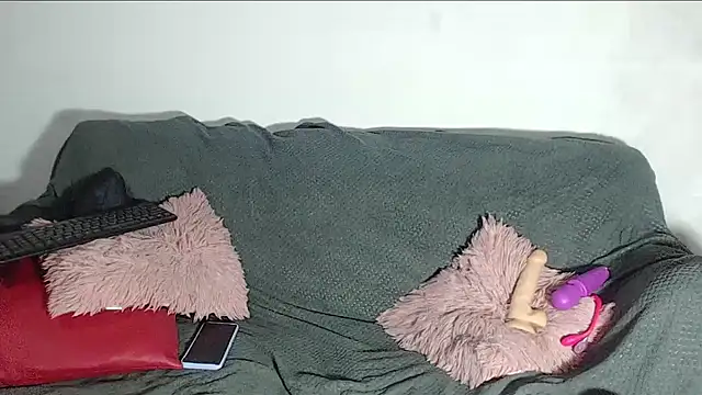 Snapshot of JulianaFoster chatting on 09.16.25 JulianaFoster online show from 09.16.25