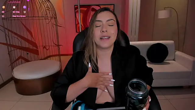 Snapshot of MartinnaBonnet chatting on 12.21.24 MartinnaBonnet online show from 12.21.24