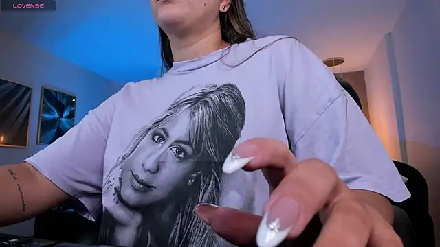 Snapshot of MartinnaBonnet chatting on 01.13.25 MartinnaBonnet online show from 01.13.25