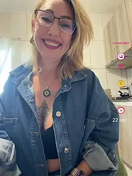 Snapshot of RAIRAsexy chatting on 06.14.26 RAIRAsexy online show from 06.14.26