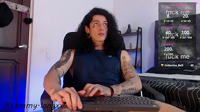 Snapshot of tommylongxx chatting on 10.16.25 tommylongxx online show from 10.16.25