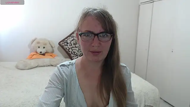 Snapshot of MargotLot chatting on 04.29.26 MargotLot online show from 04.29.26