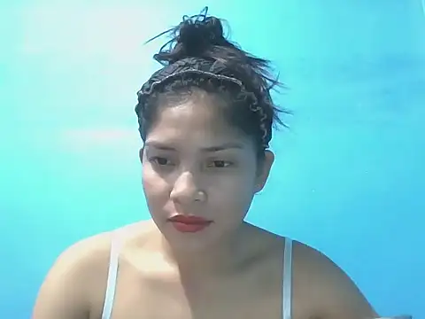 Snapshot of prettyyoung_mom23 chatting on 12.16.25 prettyyoung mom23 online show from 12.16.25