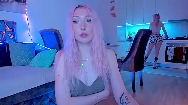 Snapshot of AlexRoseLiRed chatting on 12.15.24 AlexRoseLiRed online show from 12.15.24