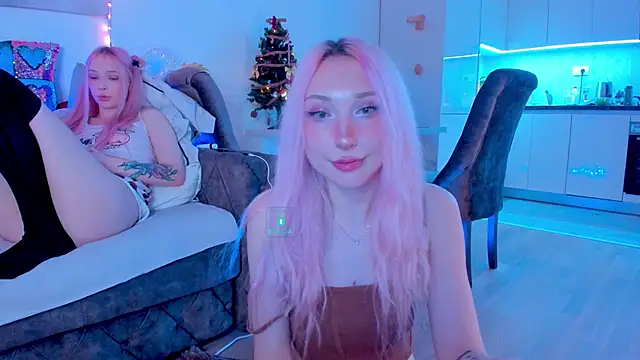 Snapshot of AlexRoseLiRed chatting on 12.22.24 AlexRoseLiRed online show from 12.22.24