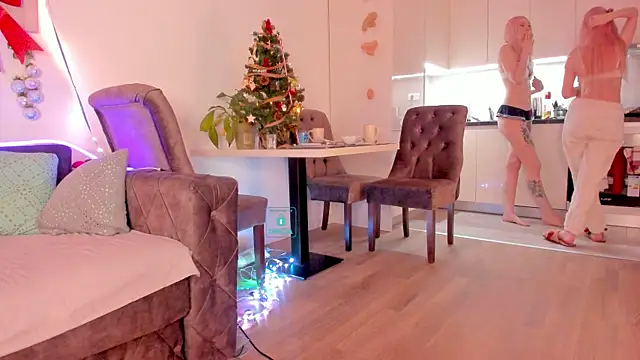 Snapshot of AlexRoseLiRed chatting on 01.06.25 AlexRoseLiRed online show from 01.06.25