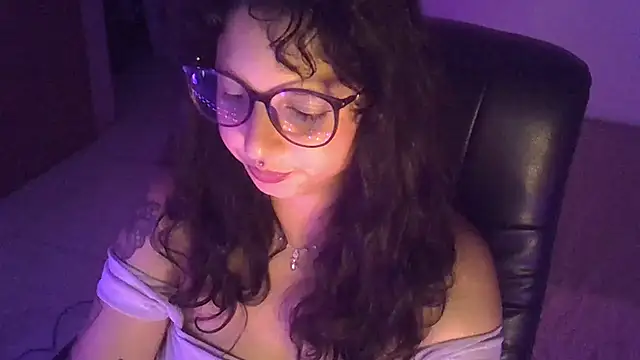 Snapshot of myamillor chatting on 12.18.24 myamillor online show from 12.18.24