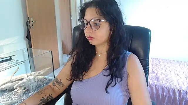 Snapshot of myamillor chatting on 03.21.25 myamillor online show from 03.21.25