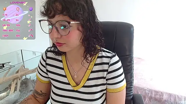 Snapshot of myamillor chatting on 09.30.25 myamillor online show from 09.30.25