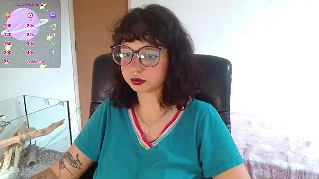 Snapshot of myamillor chatting on 10.04.25 myamillor online show from 10.04.25