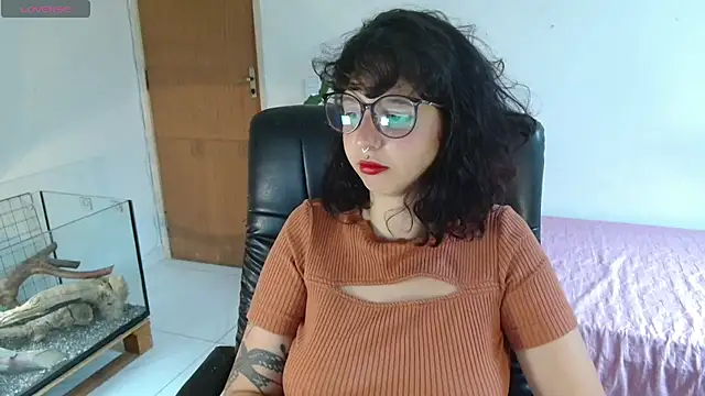 Snapshot of myamillor chatting on 10.15.25 myamillor online show from 10.15.25