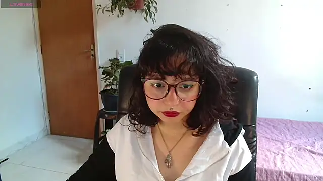 Snapshot of myamillor chatting on 10.22.25 myamillor online show from 10.22.25