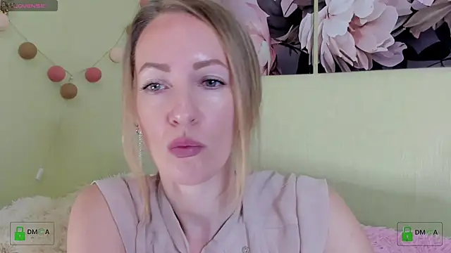 Queenymel online show from 12.04.24