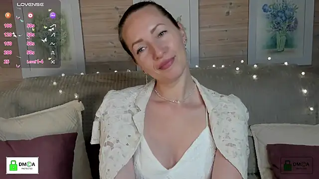 Queenymel online show from 10.04.25