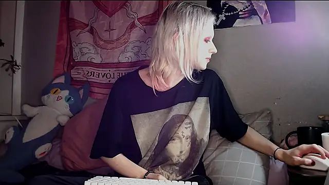 Alien Bella online show from 02.22.26