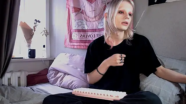 Alien Bella online show from 02.27.26