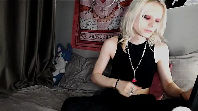 Snapshot of Alien_Bella chatting on 05.13.26 Alien Bella online show from 05.13.26