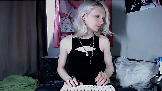 Snapshot of Alien_Bella chatting on 07.22.26 Alien Bella online show from 07.22.26
